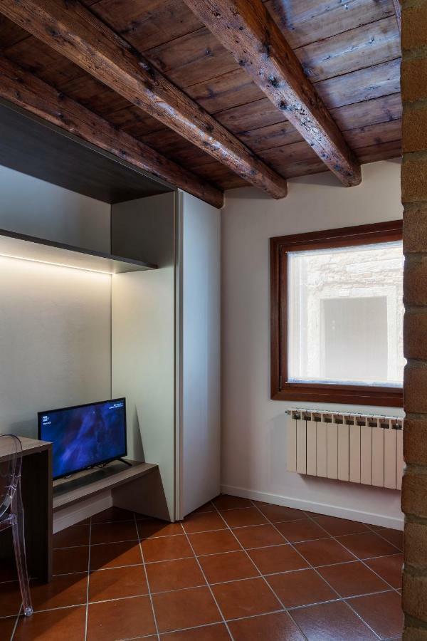 Antico Caminetto Alla Biennale Venesia Bagian luar foto